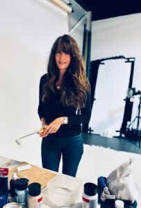 Saskia Stapel on set of a photoshoot with John Geven. fotoshoot achter de schermen